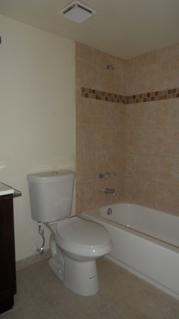 Building Photo - 2-Bed, 2-Bath Apartment with Balcony. Read...