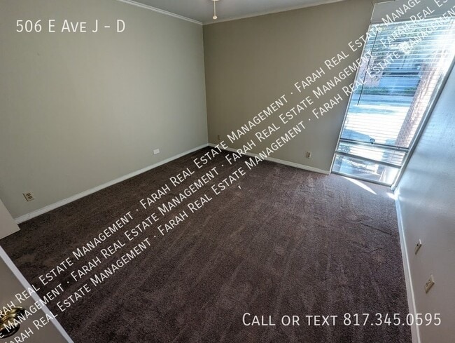 Building Photo - 506 E Avenue J