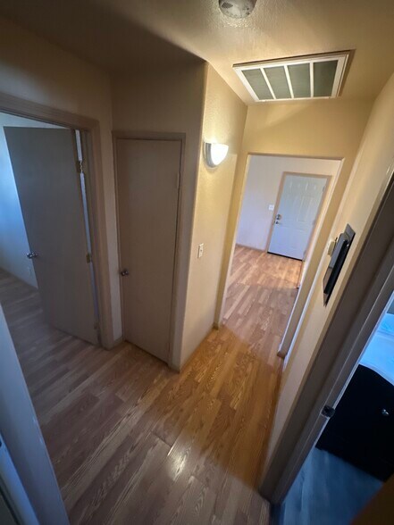 Building Photo - 506 McKellar Cir