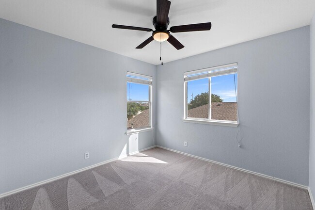 Building Photo - 6003 Wideleaf Dr