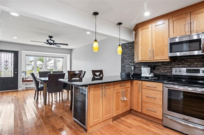 Building Photo - 937 Bowling Green Dr