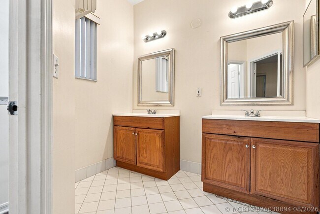 Building Photo - 3717 Pebblebrook Manor