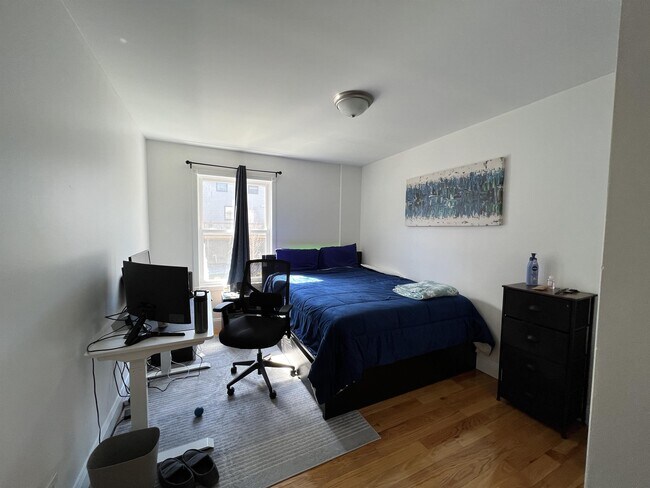 Building Photo - 241 Pine St