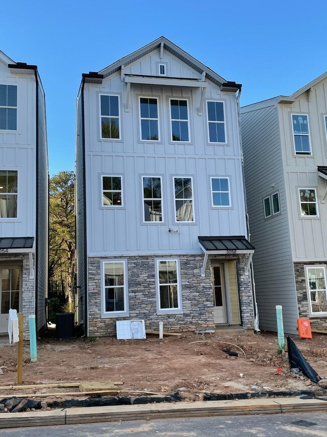 Building Photo - 787 Auguste Ave