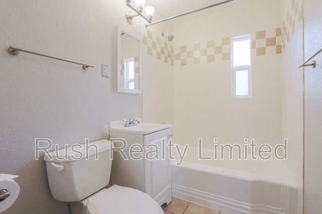 Building Photo - 1815 S Knox Ct