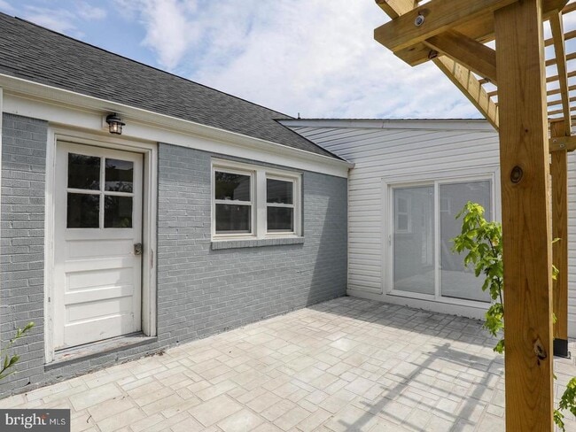 Building Photo - 123 Bellview Ave