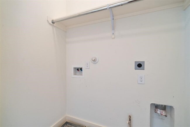 Building Photo - 194 Harvard St