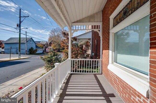 Building Photo - 121 W Arch St