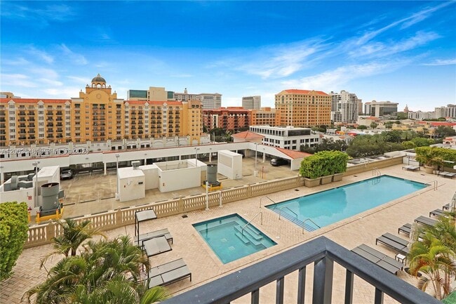 Building Photo - 10 Aragon Ave