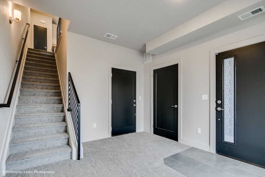 Building Photo - 1559 King St