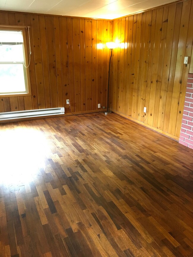 Building Photo - FIRNISHED Steilacoom 1bdr Apt w/ 1 car garage