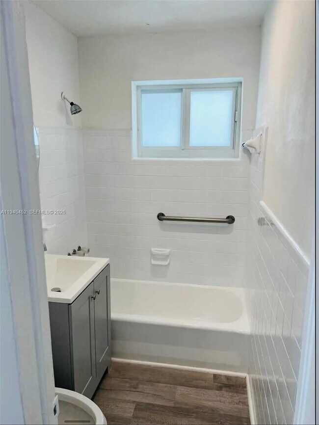 Building Photo - 3400 SW 40th Ave