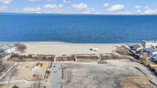 Building Photo - 19 7th St