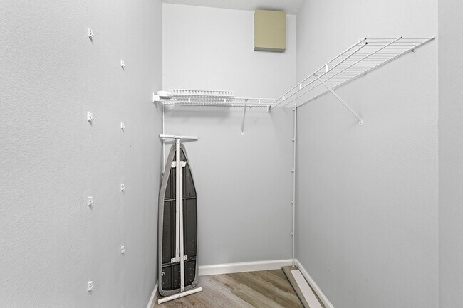 Building Photo - 8927 Sandshot Ct