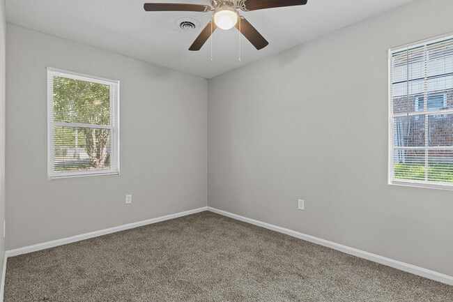 Building Photo - 3630 Columbine Dr