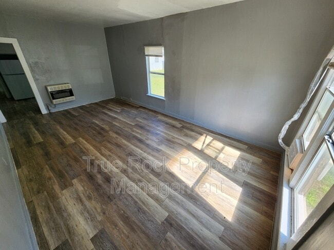 Building Photo - 227 N Hope Ave