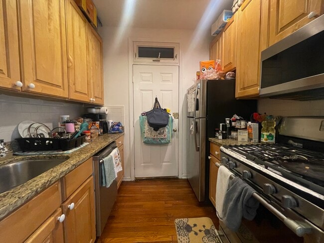 Building Photo - 677.5 W Wrightwood Ave