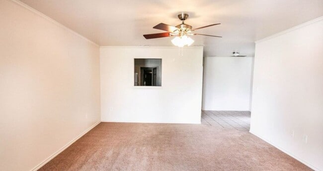 Building Photo - Private 3 Bedroom 3 Bath