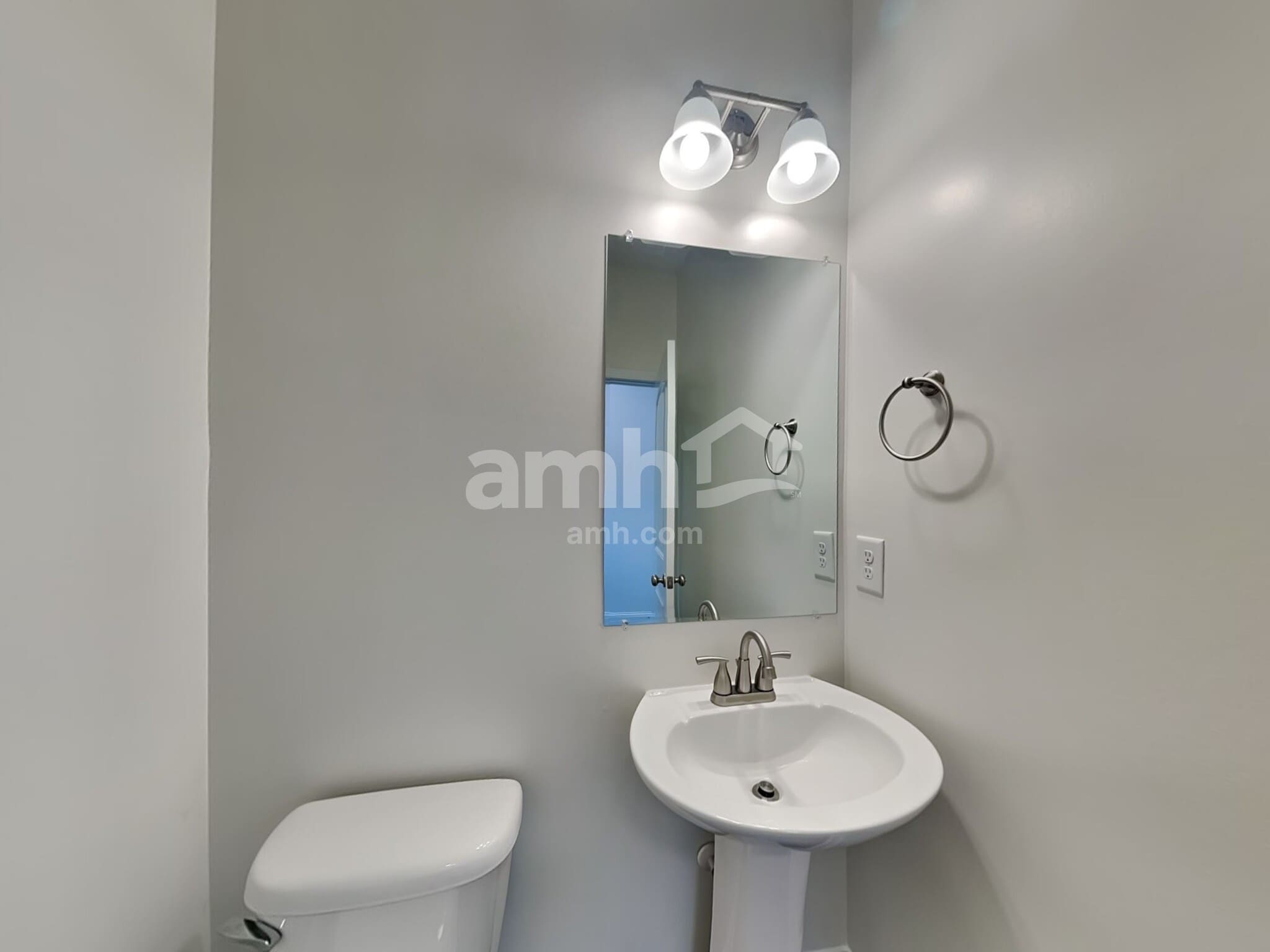 Building Photo - 574 Chantry Ln