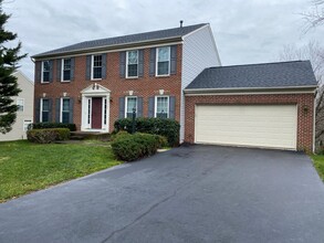 Building Photo - Meticulously maintained & spacious 4 Bd/2 full & 2 half bath home  Home in Dawson's Landing - Pet...