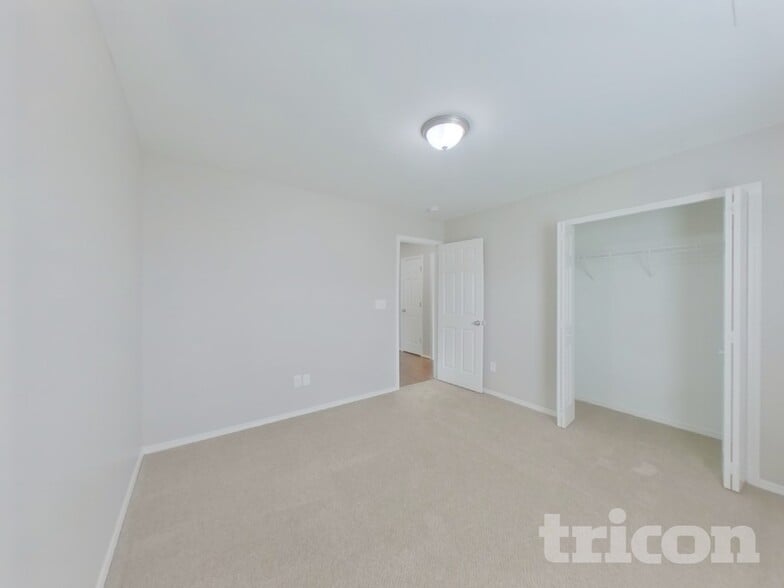 Building Photo - 2226 Buckleigh Dr