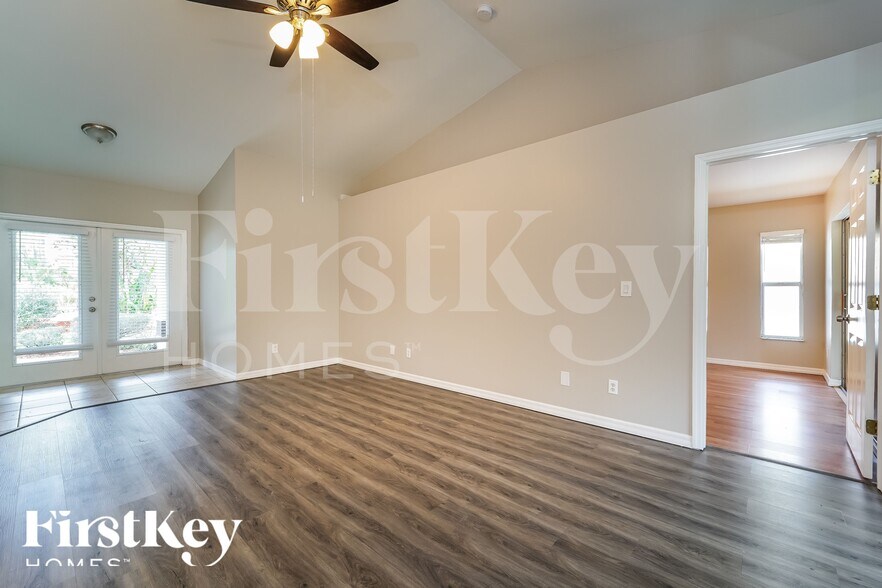 Building Photo - 1570 Waldorf Dr