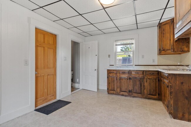 Building Photo - 155 Pond St