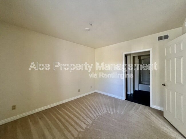 Building Photo - 1825 W Ray Rd