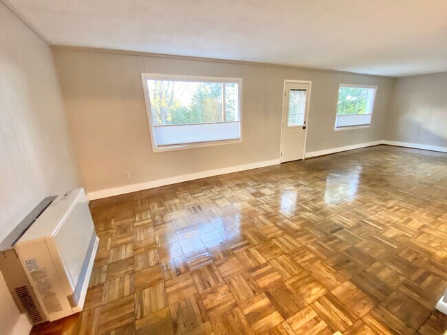 Building Photo - 125 Station Rd