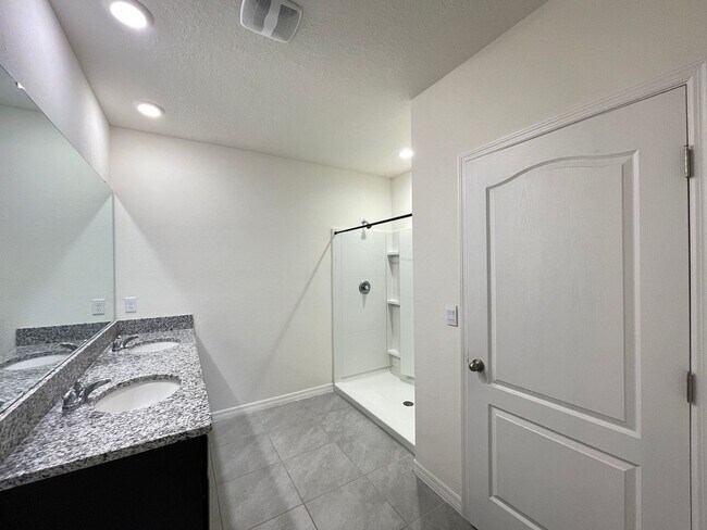 Building Photo - Conservation view, no Rear neighbors Single family house in Davenport!