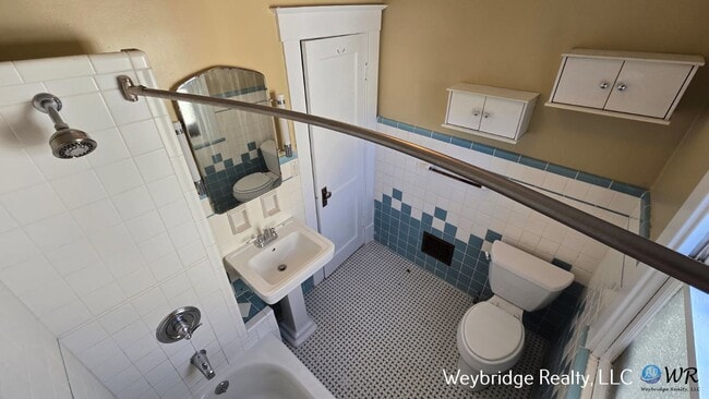 Building Photo - Beautiful 3 Bedroom Home Located in Colleg...