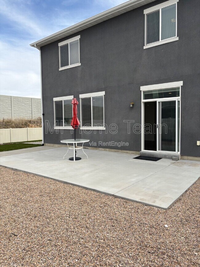 Building Photo - 1616 W Parkview Dr