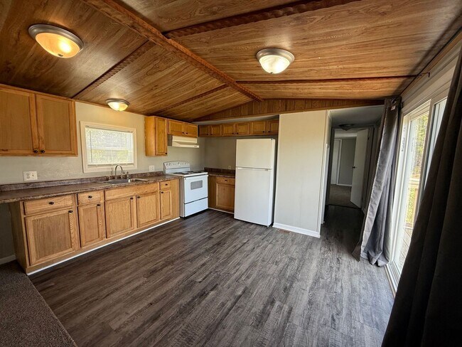 Building Photo - Nice 2 bedroom, 2 bath Mobile home