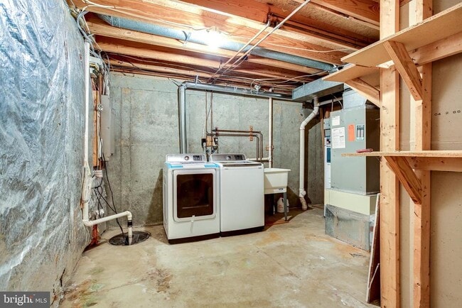 Building Photo - 6075 Cedar Wood Dr