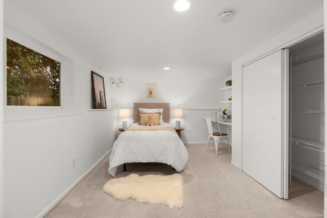 Building Photo - Charming 3 Bed / 1.75 Bath Craftsman-Style...