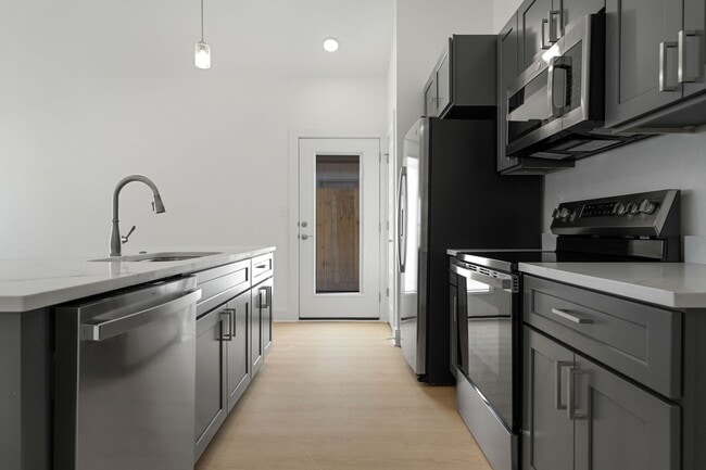 Building Photo - The Chateau at Been Road Villas 3 Bed, 2.5 Bath