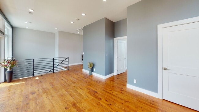 Building Photo - $1655/Bedroom |8BR Townhome in Fort Sander...