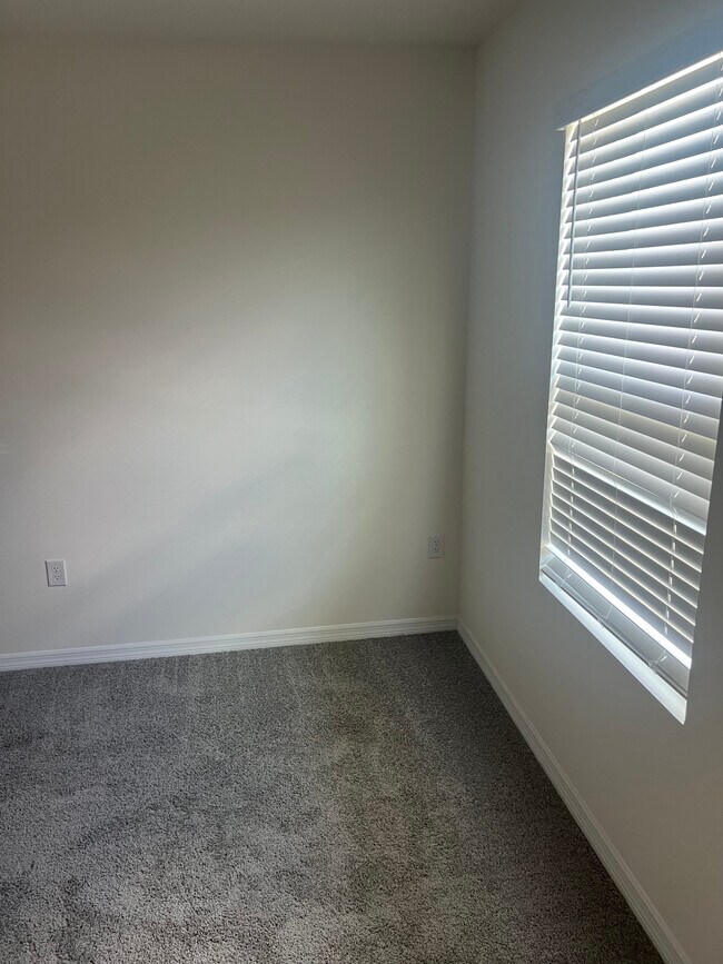 Building Photo - 1375 Isleta Lp