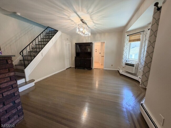 Building Photo - 209 Summit Ave