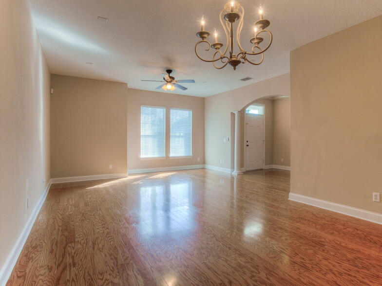 Building Photo - 204 Aberdeen Pond Dr