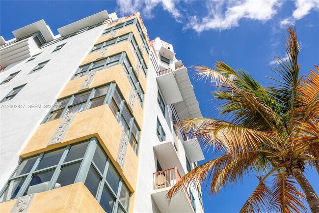 Building Photo - 2421 Lake Pancoast Dr