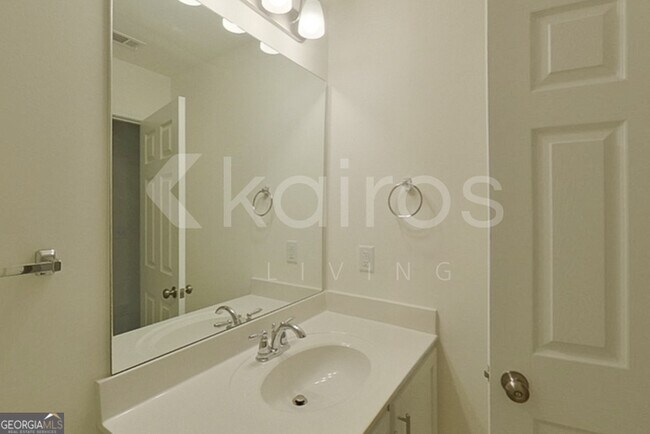 Building Photo - 214 Long Is Dr