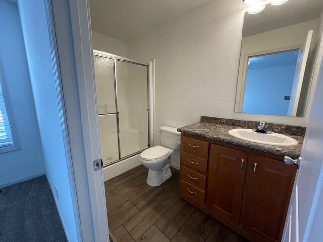 Building Photo - PRICE REDUCED + $1000 OFF FIRST MONTHS RENT = A DEAL YOU CAN'T PASS UP!