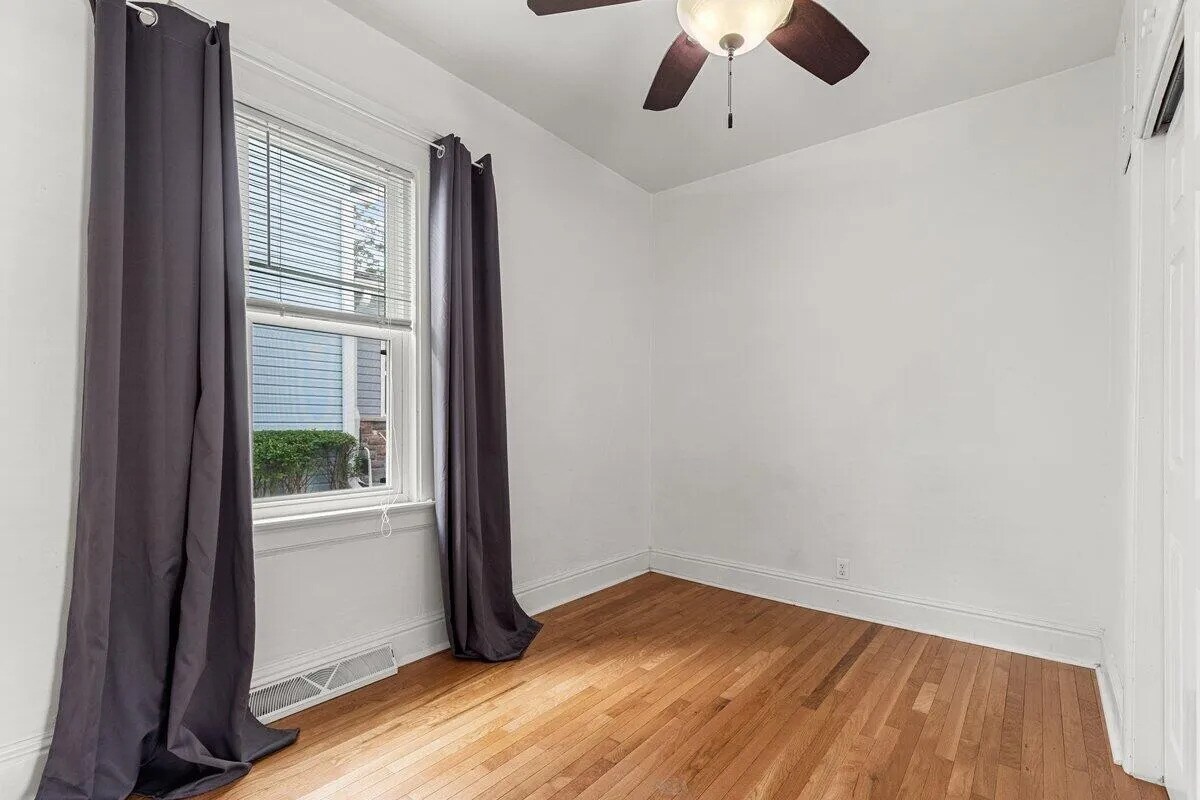 Back Bedroom - 1052 Poplar St