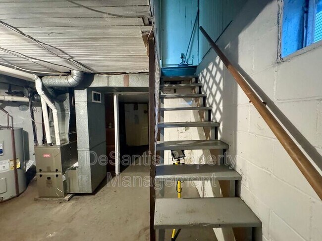 Building Photo - 474 Spang Ave