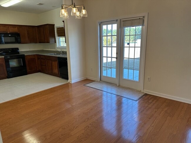 Building Photo - 10 Evergreen Oak Dr