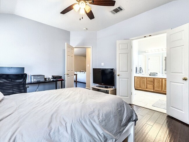 Building Photo - Cozy 3-Bedroom, 2-Bath Solar-Powered Home with New Appliances & Fenced Backyard