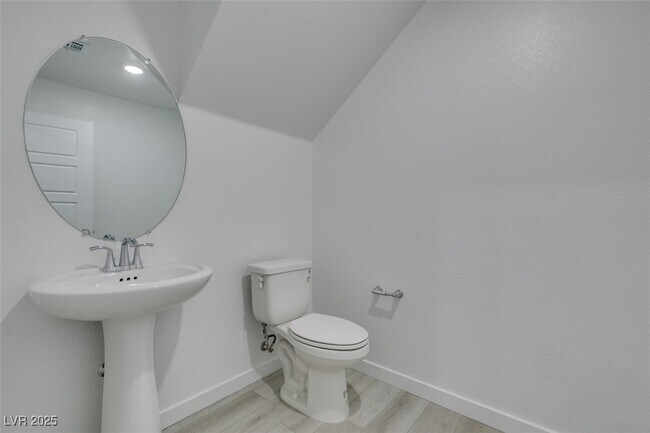 Building Photo - 6229 Mangler St