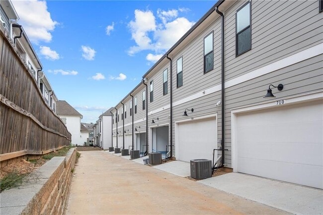 Building Photo - 708 Stickley Oak Way