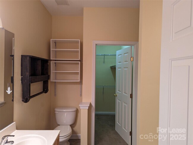 Building Photo - 7920 Mariners Pointe Cir